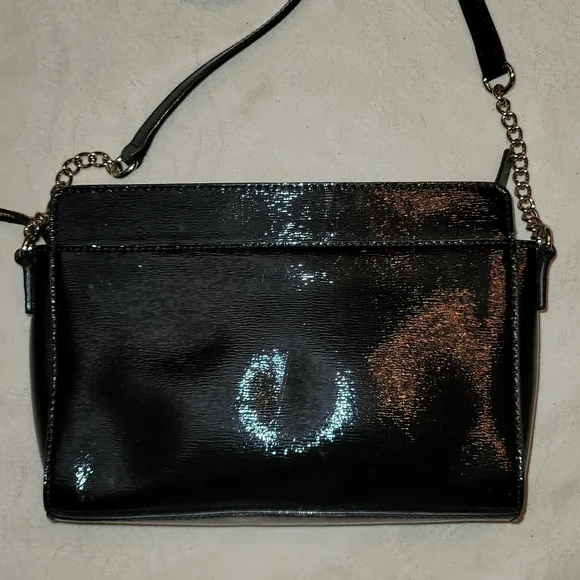 Kate Spade bag crossbody black patent leather gold trim and chain - Picture 6 of 9